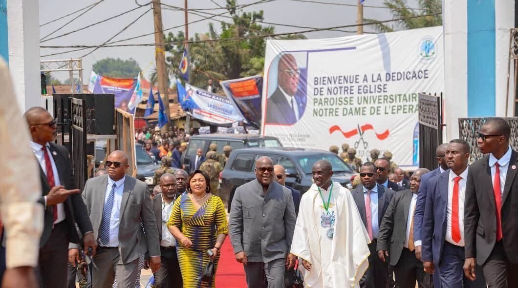 RDC : A Mbuji-Mayi, le Président Félix Tshisekedi bénit une église et entend les espoirs d&rsquo;une région qui attend